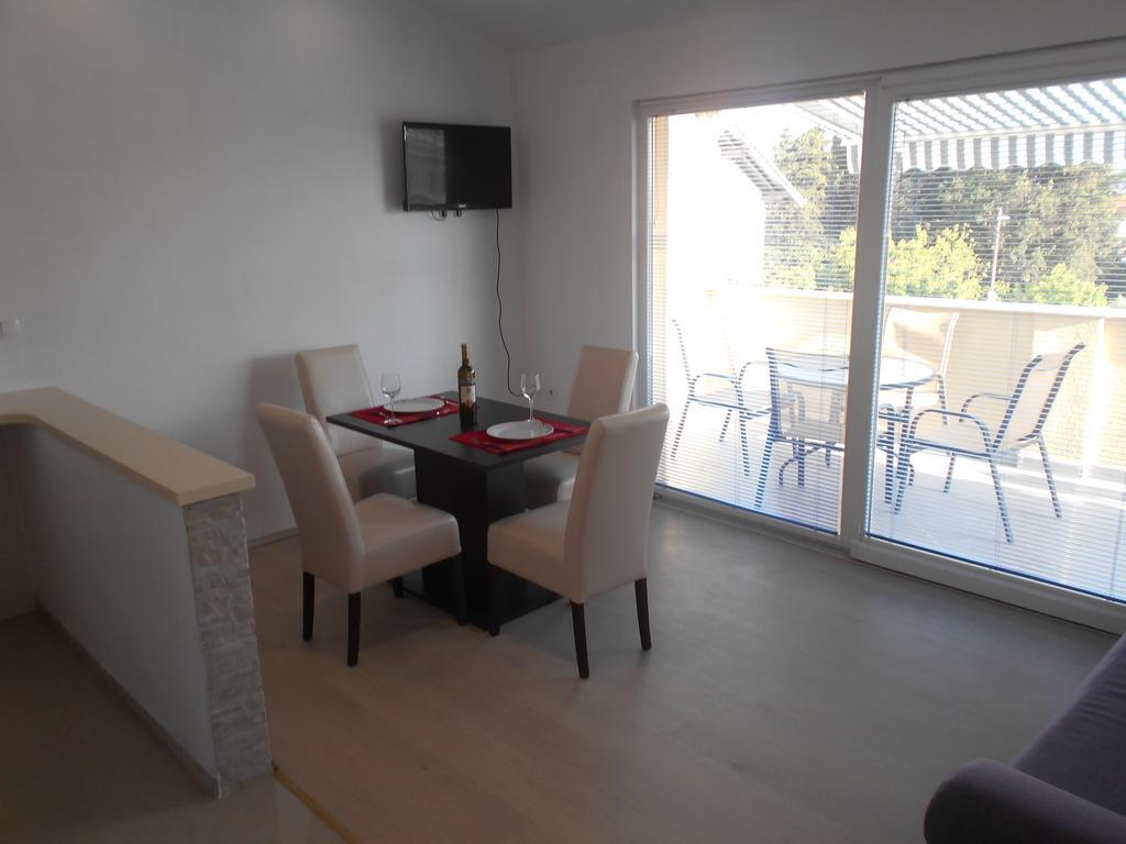 Apartment Cherry Kastela Oda fotoğraf