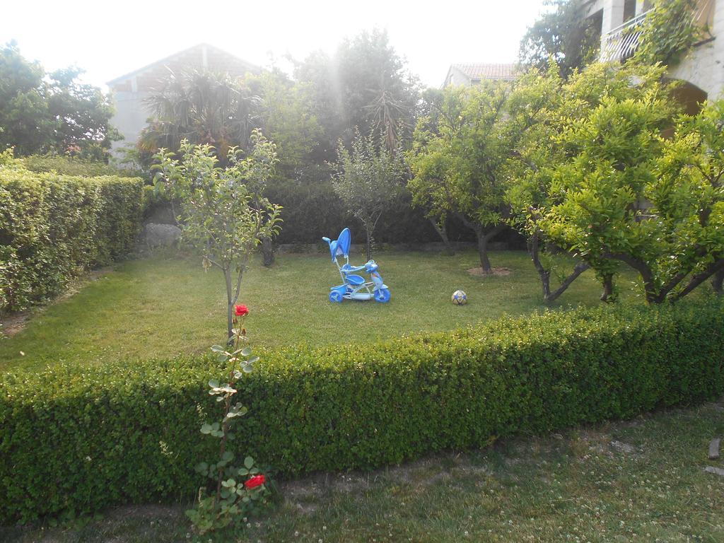 Apartment Cherry Kastela Oda fotoğraf