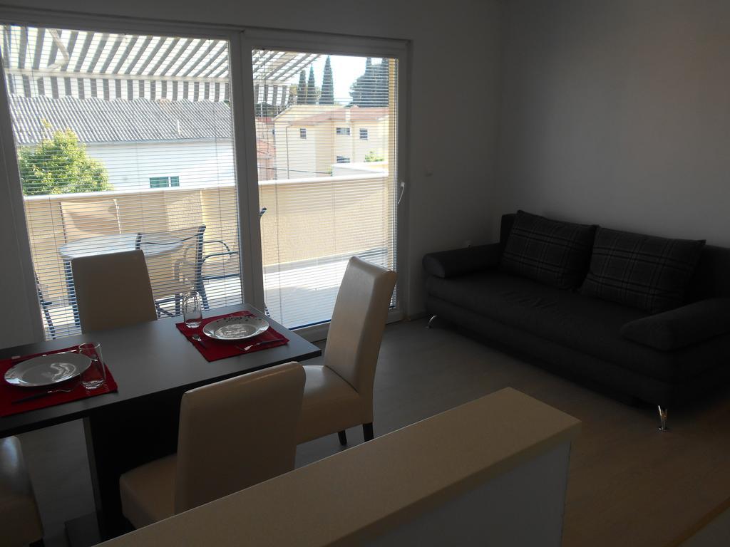 Apartment Cherry Kastela Oda fotoğraf
